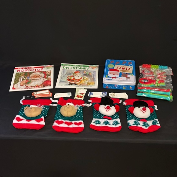Christmas CD’s w/Read Along Books, Knit Gift Bags, Letters to Santa Kit & Tags - Picture 1 of 16